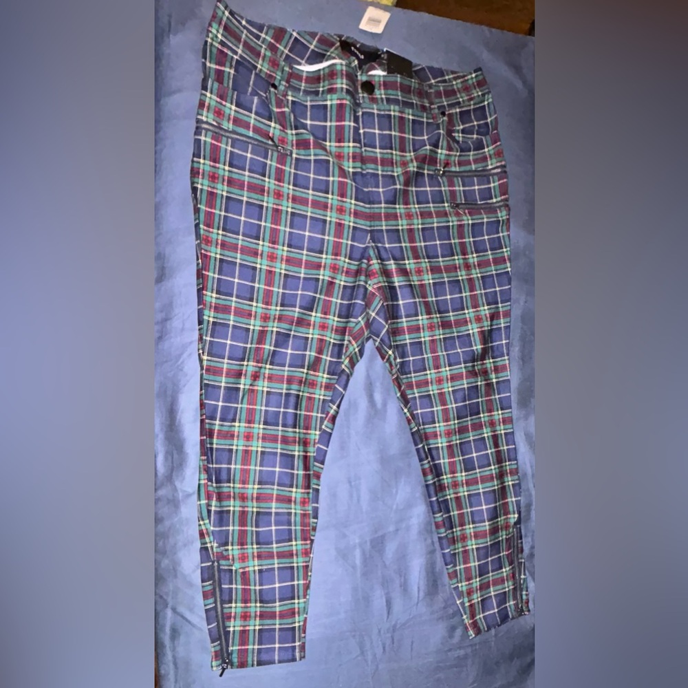 Torrid Multicolor Plaid trousers - Picture 2 of 5